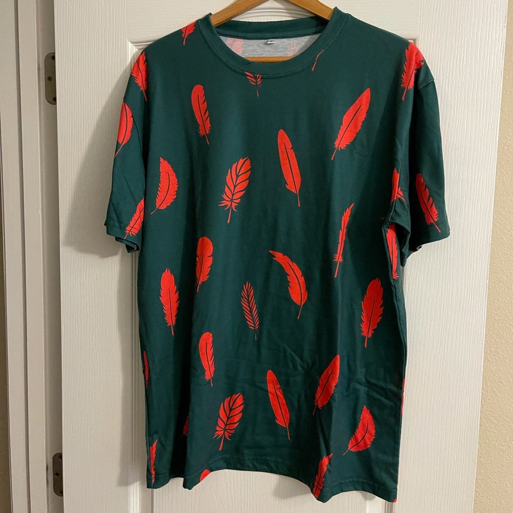 Men’s T-shirt.